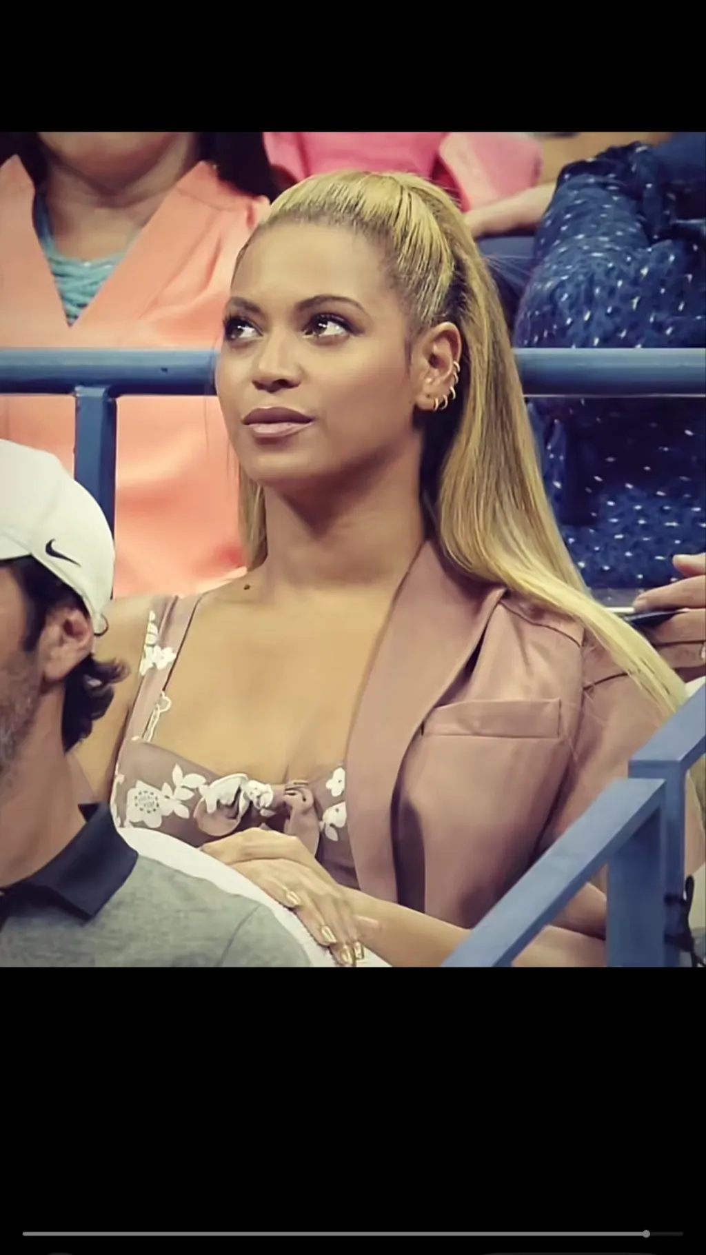ai character: Beyonce background
