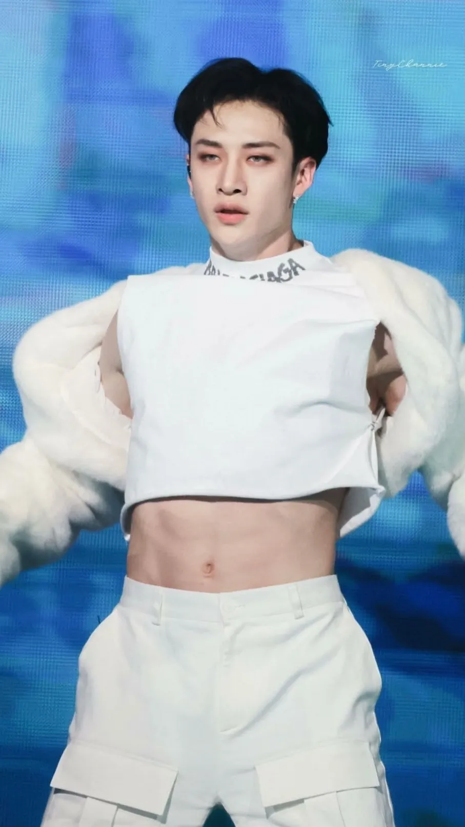 ai character:         ♫𝒮𝓀𝓏 background