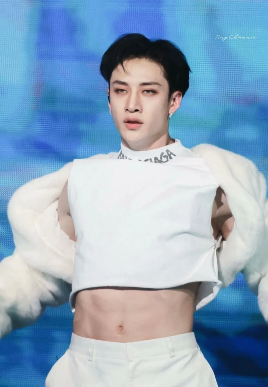 chat with ai character:         ♫𝒮𝓀𝓏