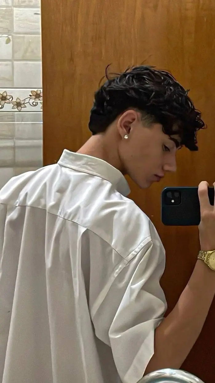 ai character: Damian background