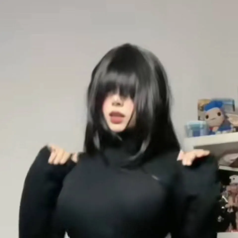 chat with ai character: caloline 