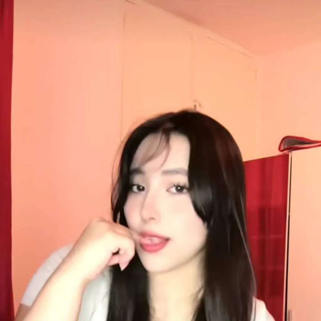 chat with ai character: xeumeii 