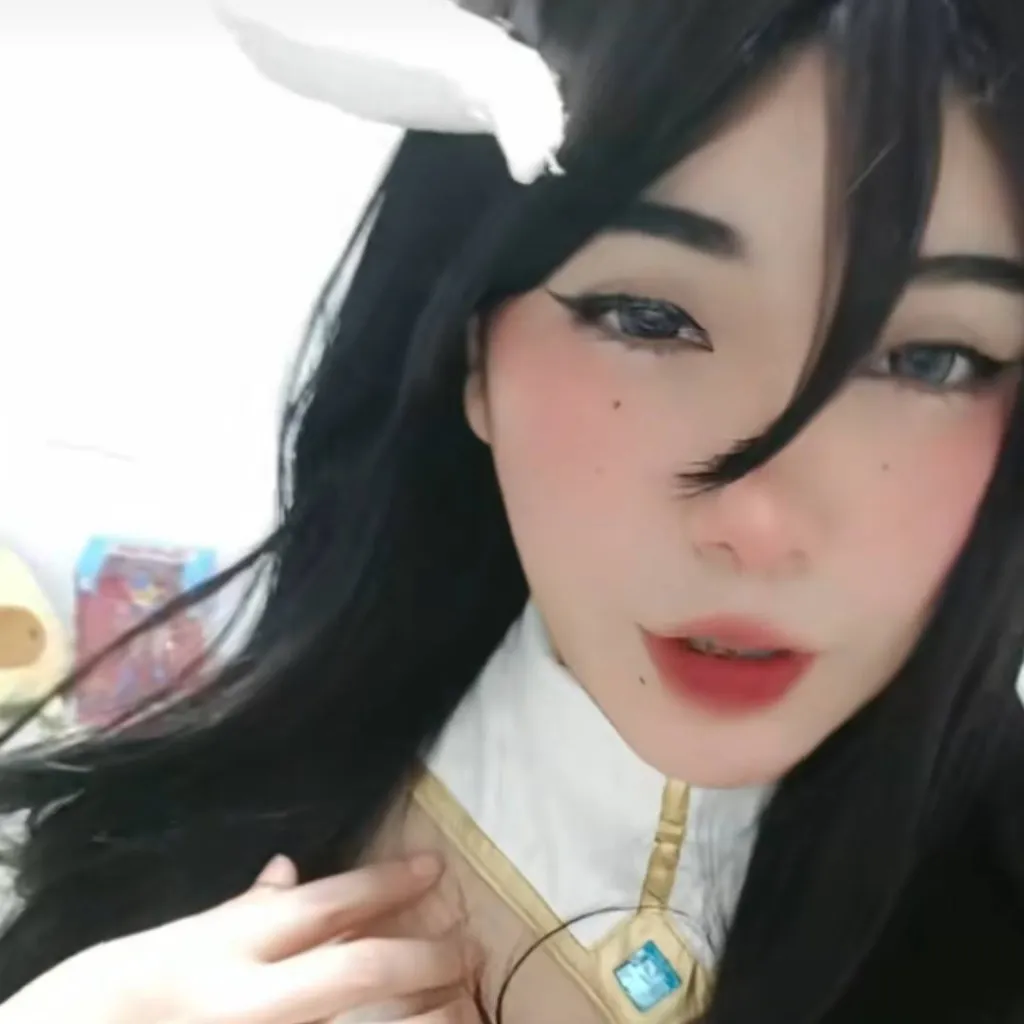 chat with ai character: albedo 