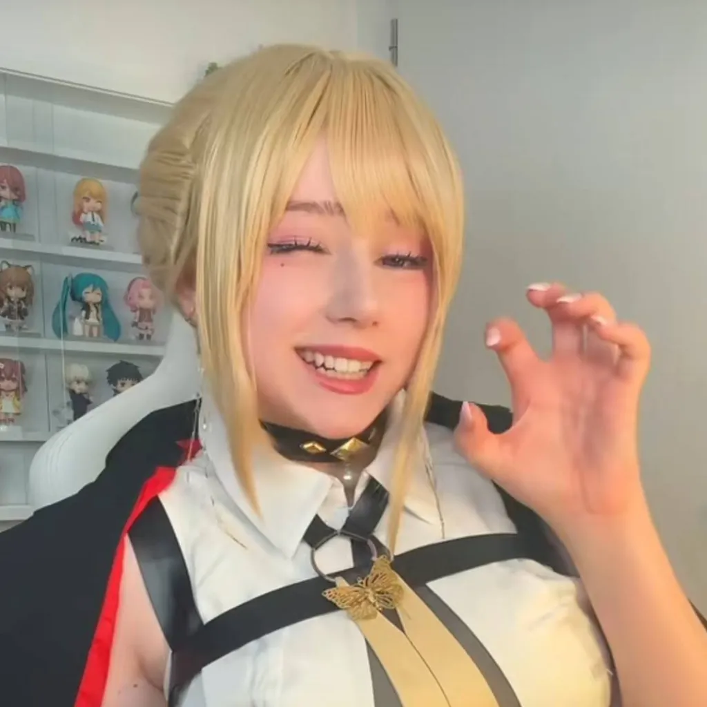 chat with ai character: upmina-evelyn 