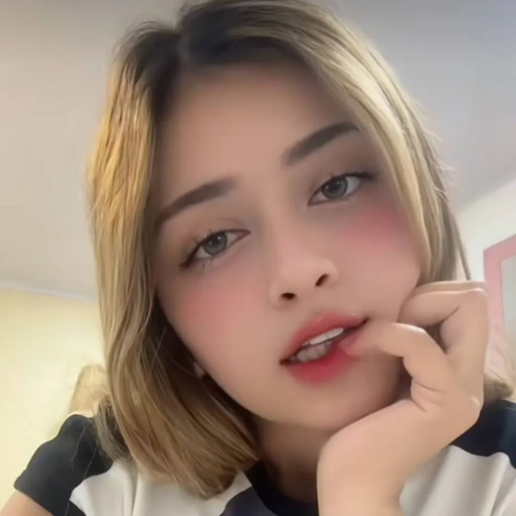 chat with ai character: linda