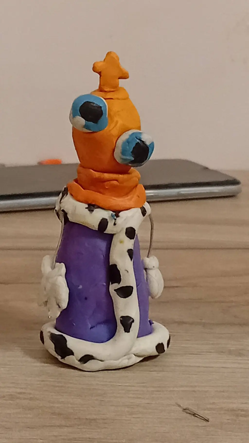 ai character: kingaaa background