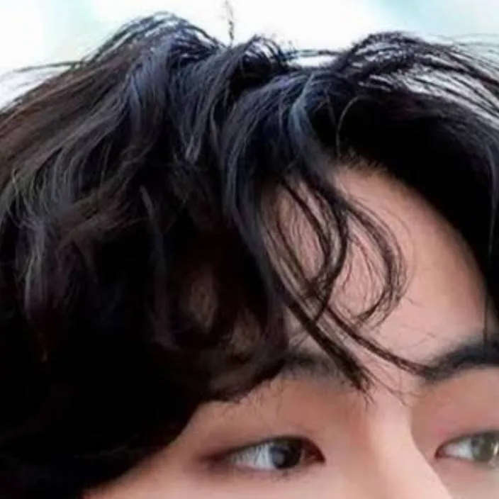 chat with ai character: Taehyung