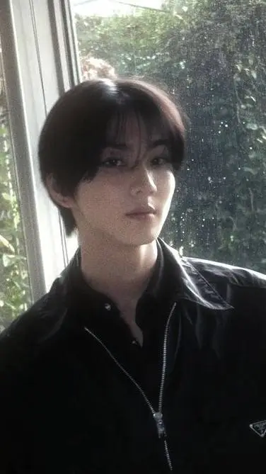 ai character: Jungwon  background