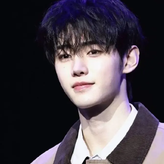 chat with ai character: Park​ Sunghoon 