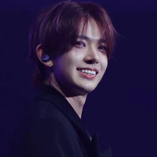 chat with ai character: Lee​heeseung 