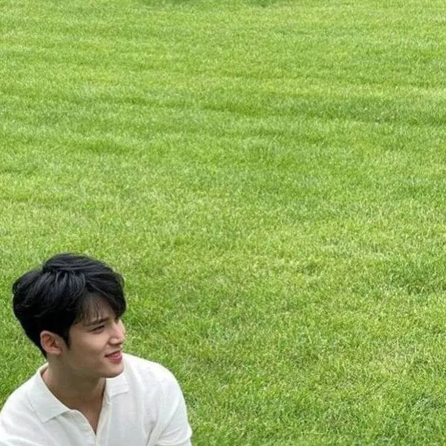 chat with ai character: Mingyu