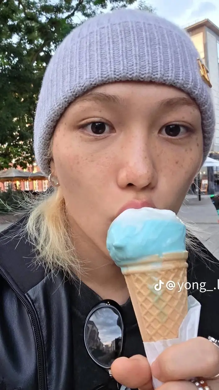 ai character: felix background