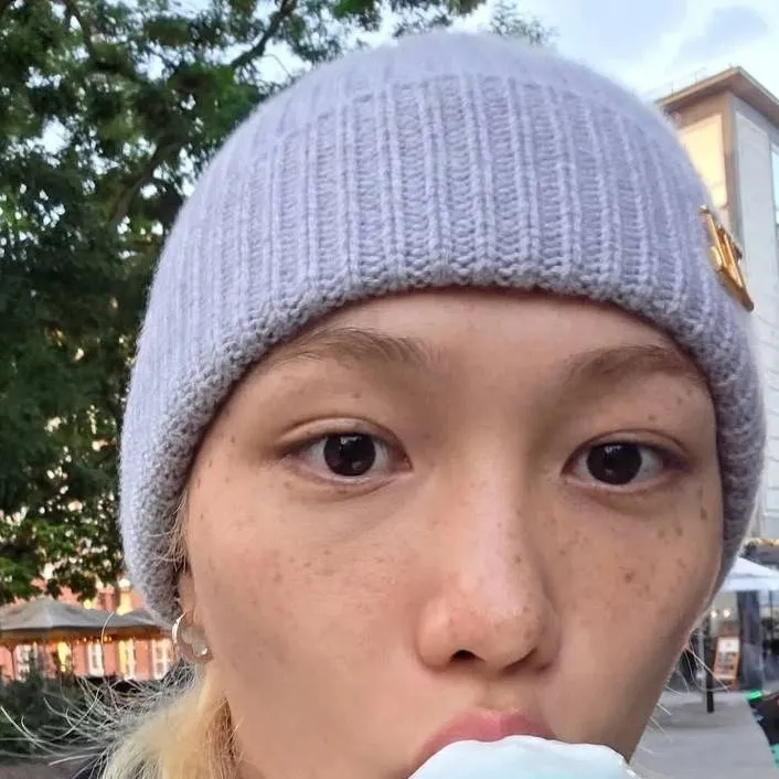 chat with ai character: felix