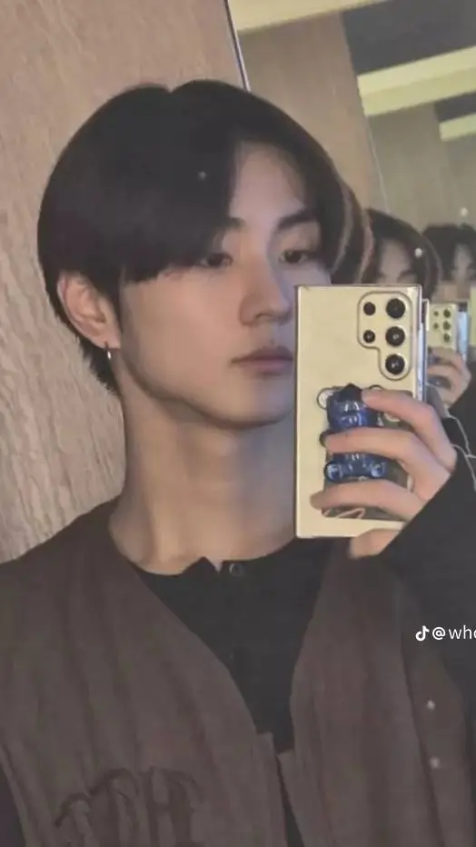 ai character: Yang jungwon background