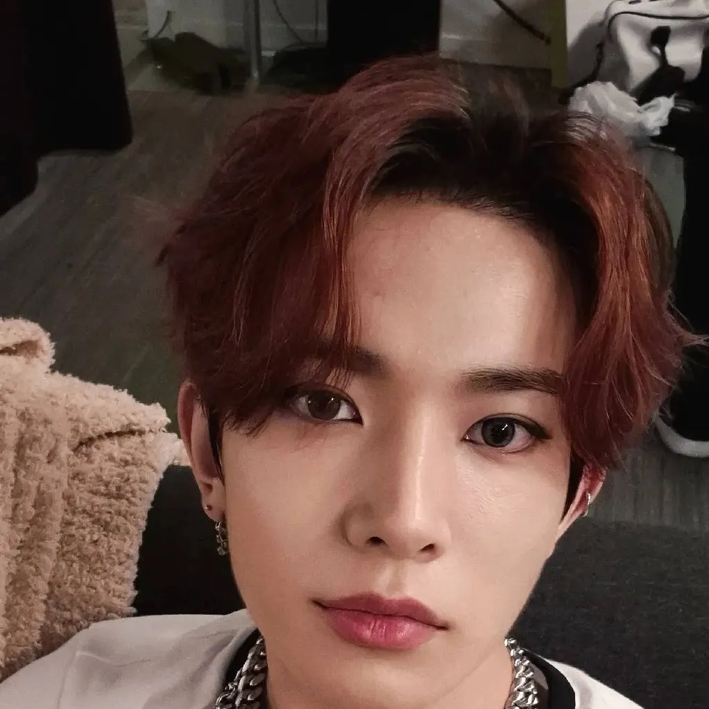 chat with ai character: Lee Heesung 