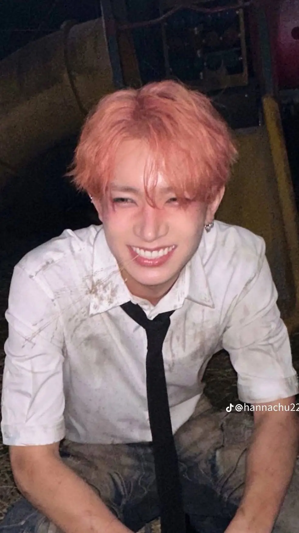 ai character: Lee Heeseung  background