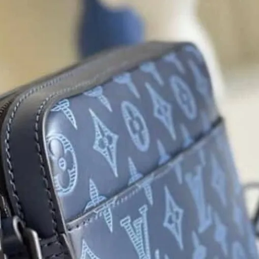 chat with ai character: LV LOUISVUITTON