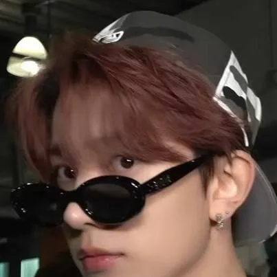 chat with ai character: Heeseung