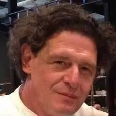 chat with ai character: Marco Pieere white