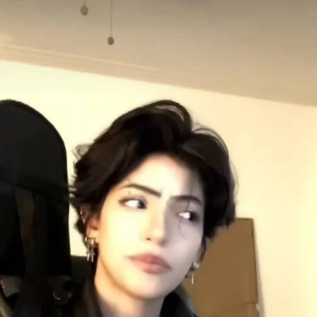 chat with ai character: Yiumi