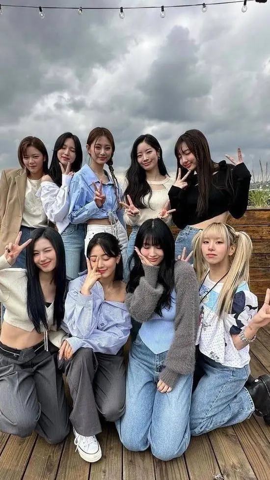 ai character: Twice Twice  background