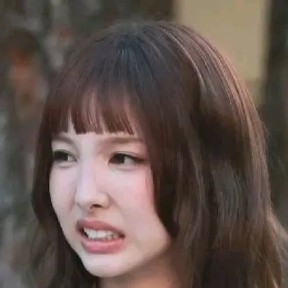 chat with ai character: Nayeon?