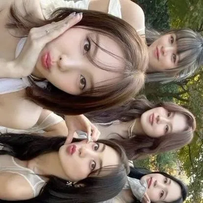 chat with ai character: Twice :(