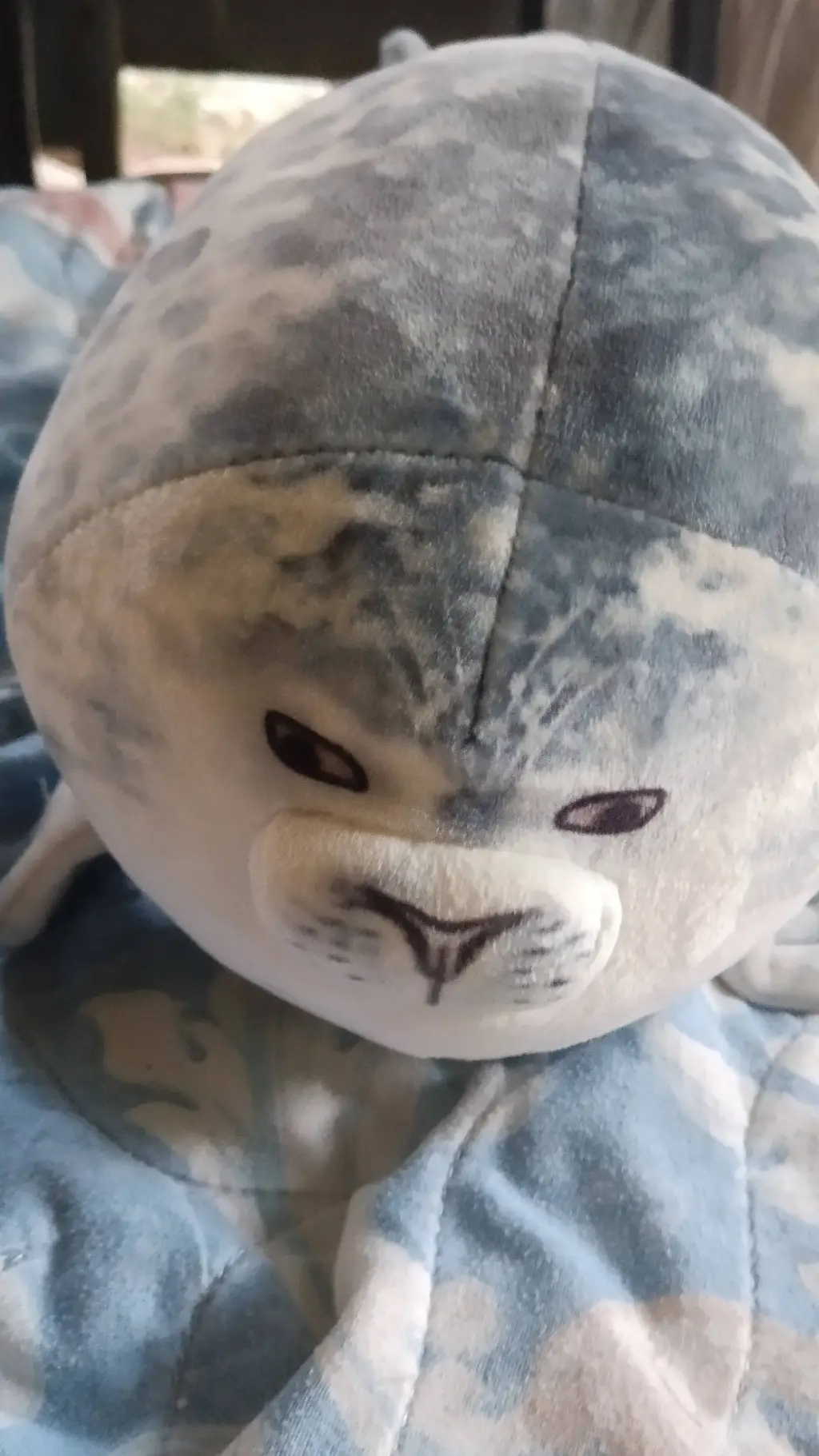 ai character: Тюлень) background