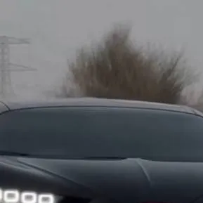 chat with ai character: auto tecnológico 