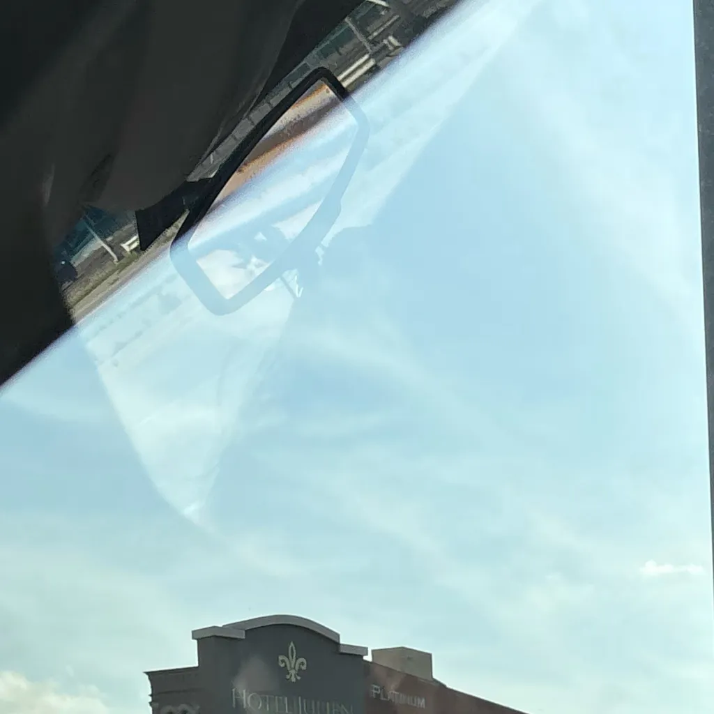 chat with ai character: Junior 