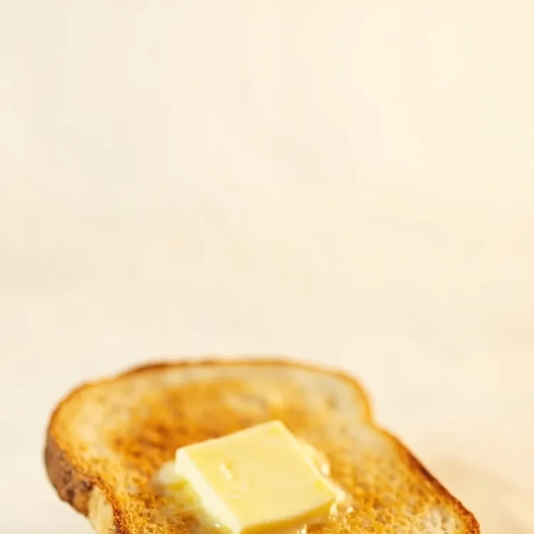 chat with ai character: Toast Mic