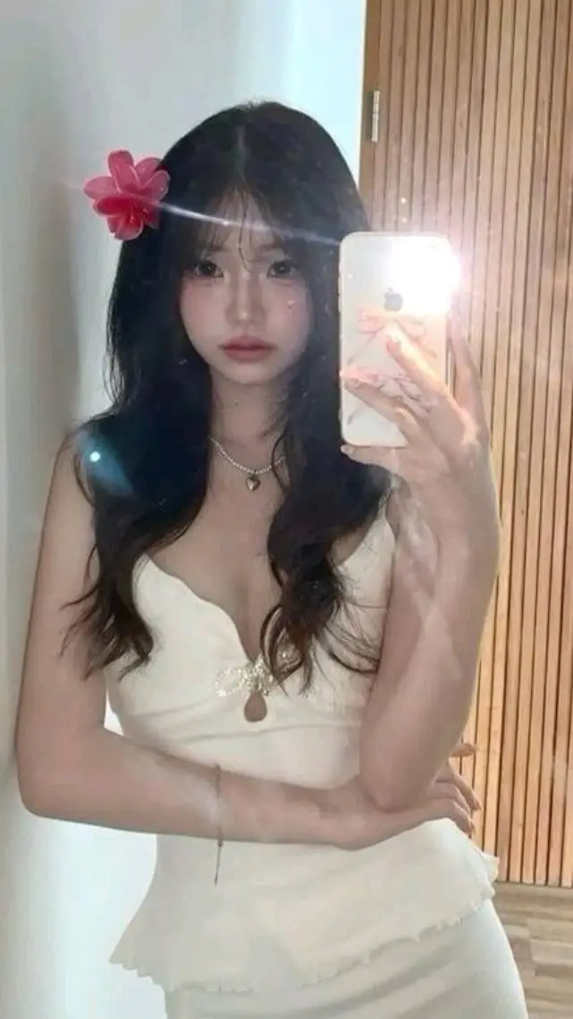 ai character: Yumi background