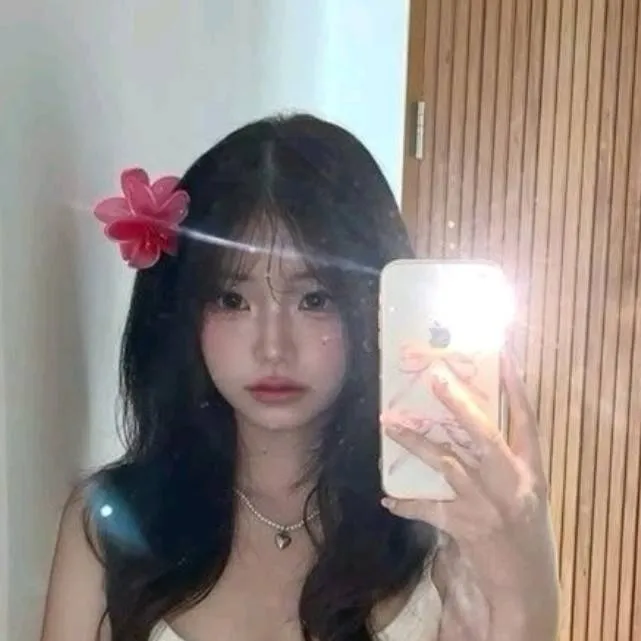 chat with ai character: Yumi