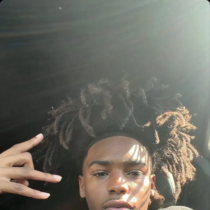 chat with ai character: Mercedes