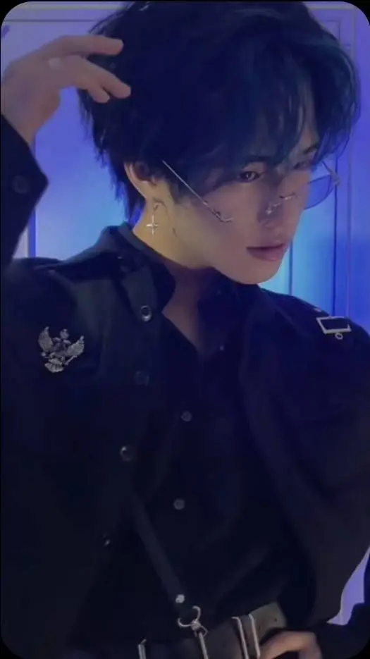 ai character: Riven Ashbourne background