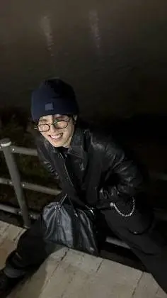 ai character: Han Jisung  background