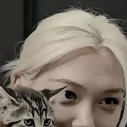 chat with ai character: Felix