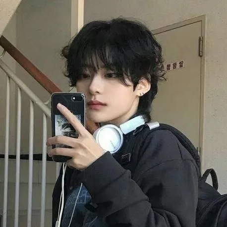 chat with ai character: Chris 