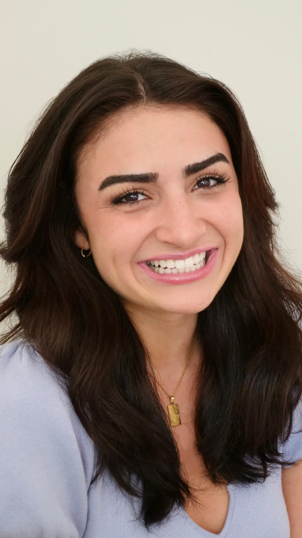 ai character: Isabella Bertram background