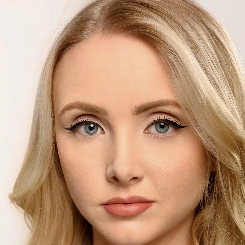 chat with ai character: Alexa Cate