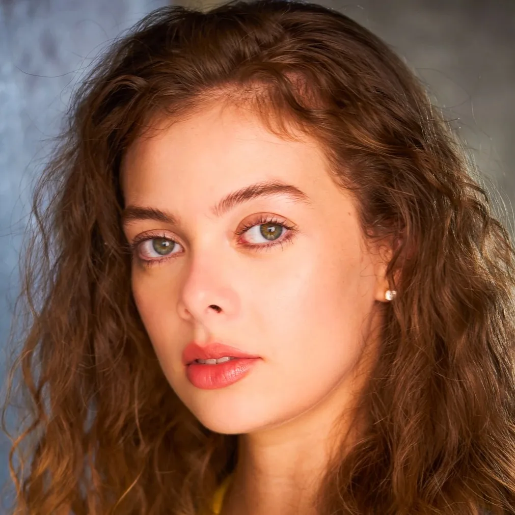 chat with ai character: Yocelyne Zeledon