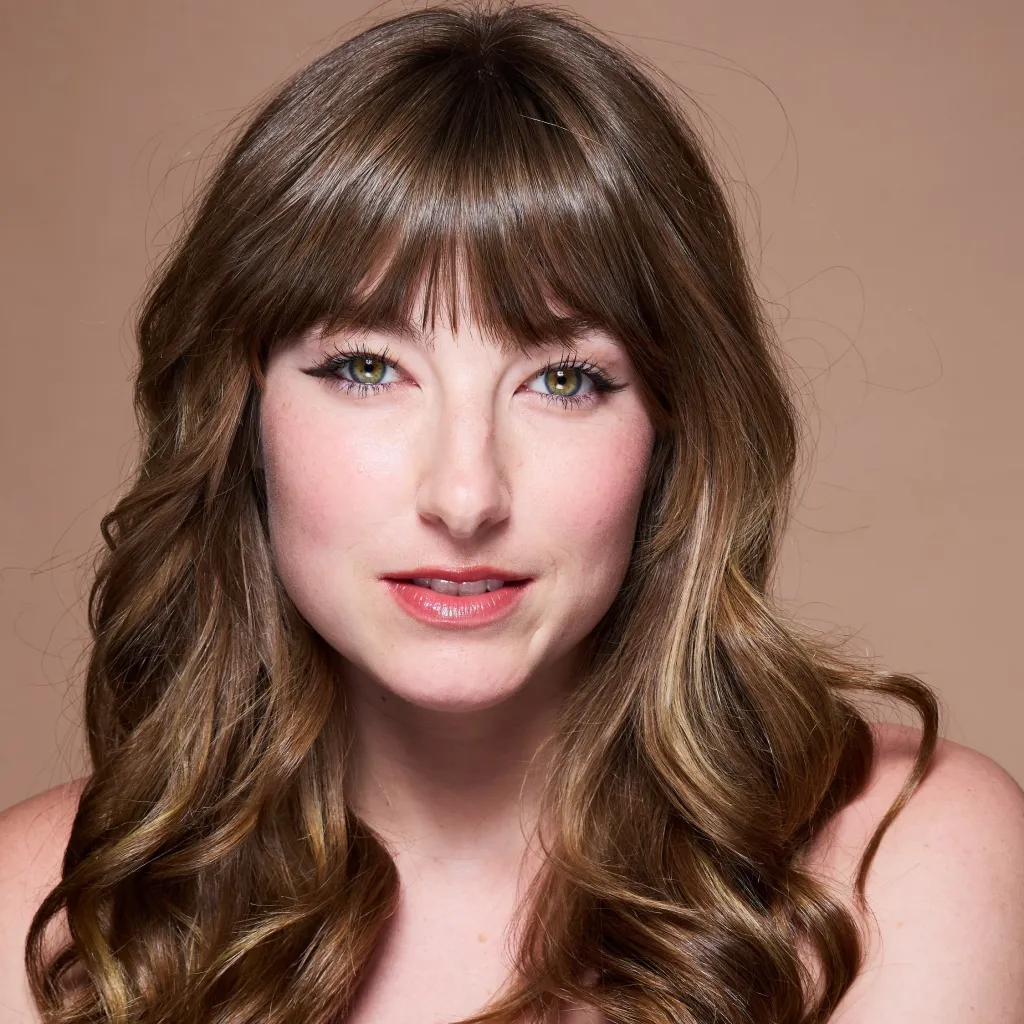 chat with ai character: Alycia Conrad