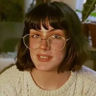 chat with ai character: Bee