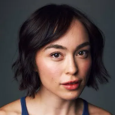 chat with ai character: Justine