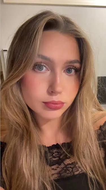 chat with ai character: Natalie