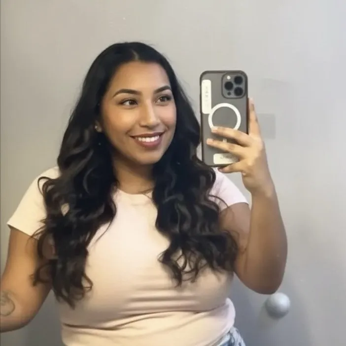 chat with ai character: Gina