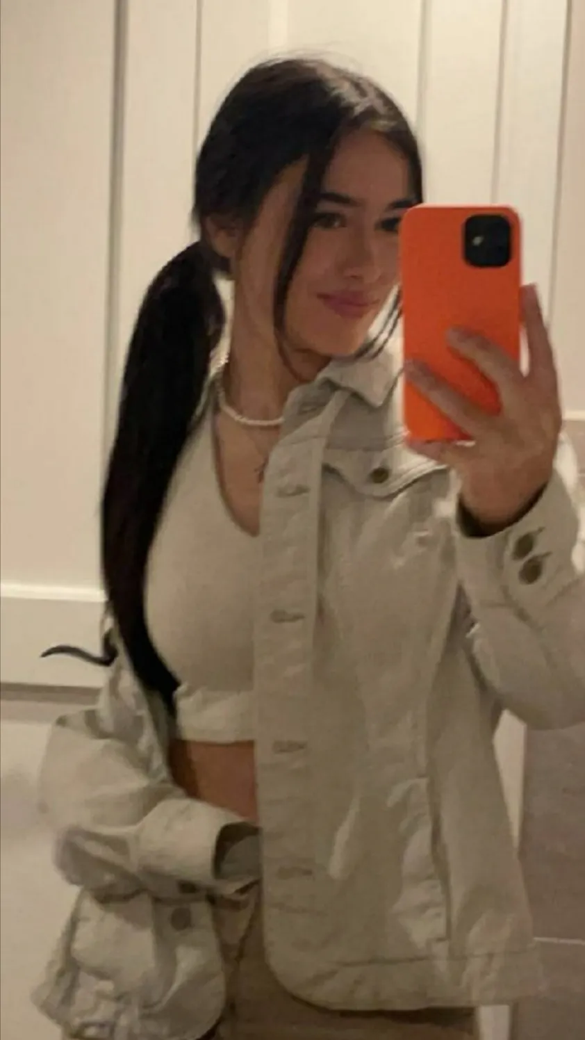 ai character: Maddie background