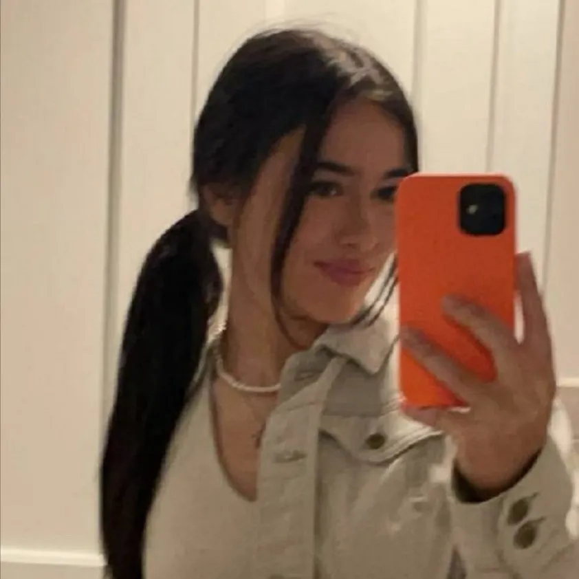 chat with ai character: Maddie