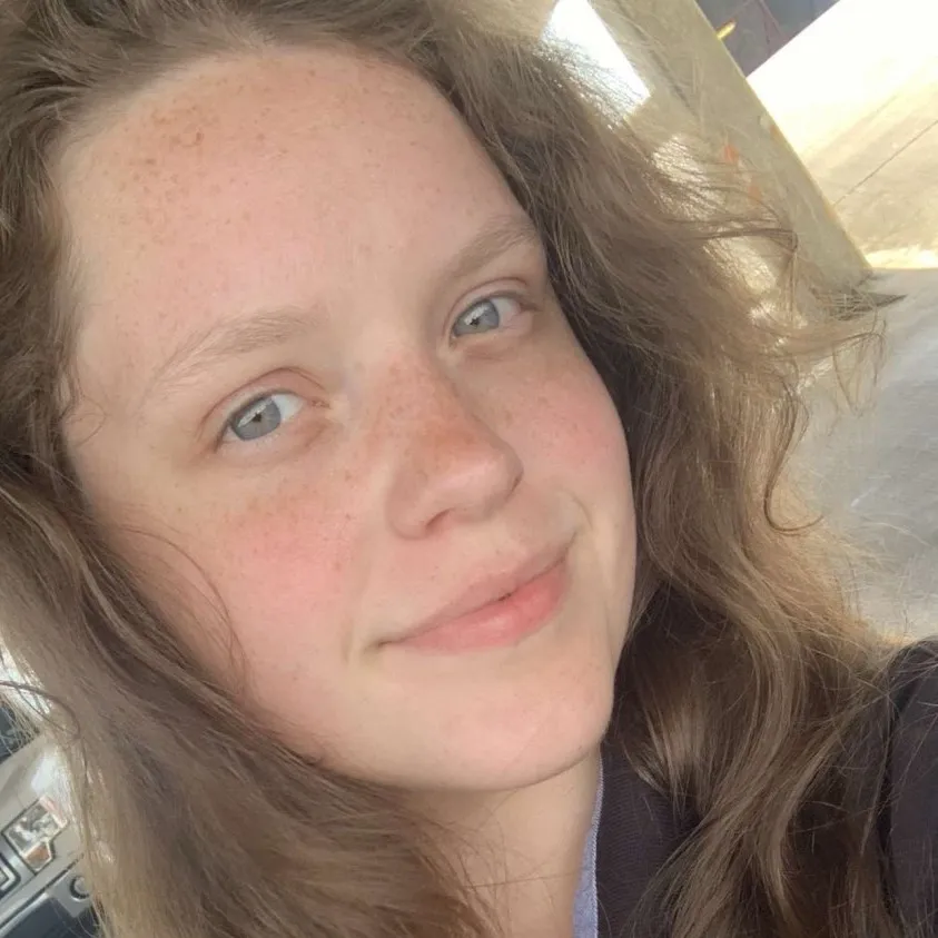 chat with ai character: Mackenzie