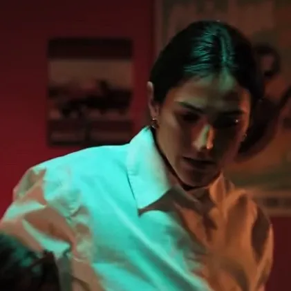 chat with ai character: Cass